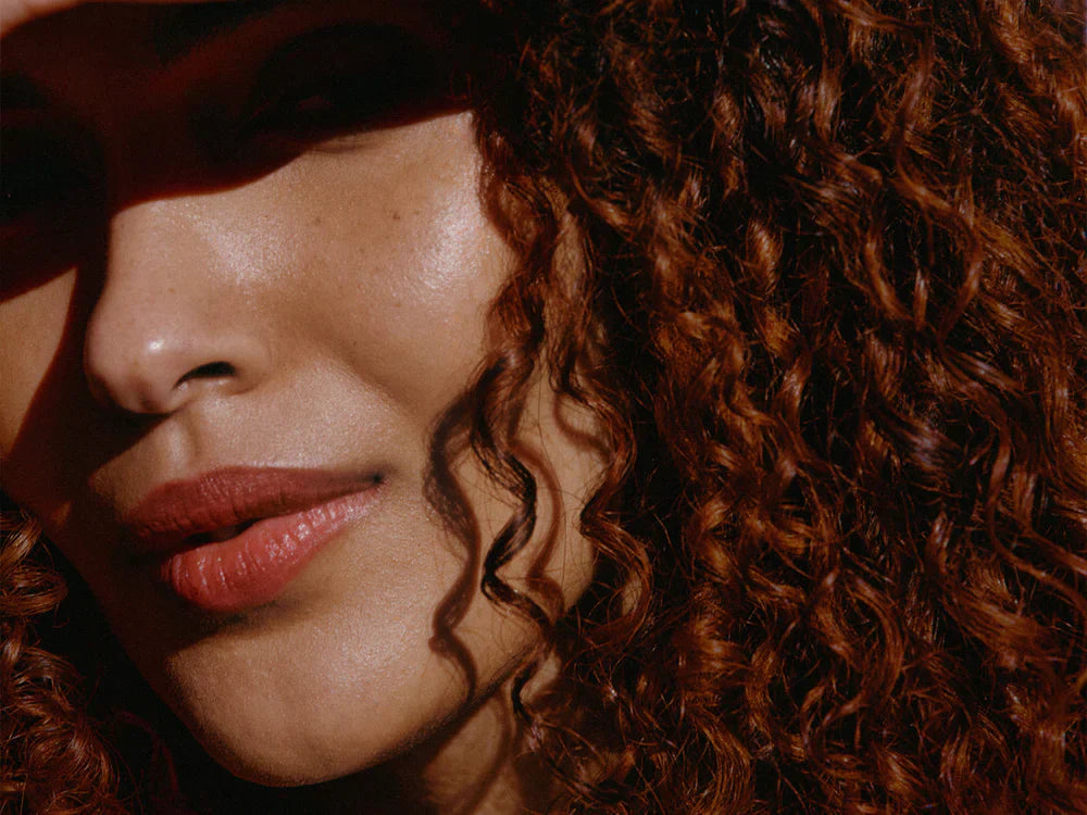 Lockiges Haar stylen: Dein umfassender Ratgeber