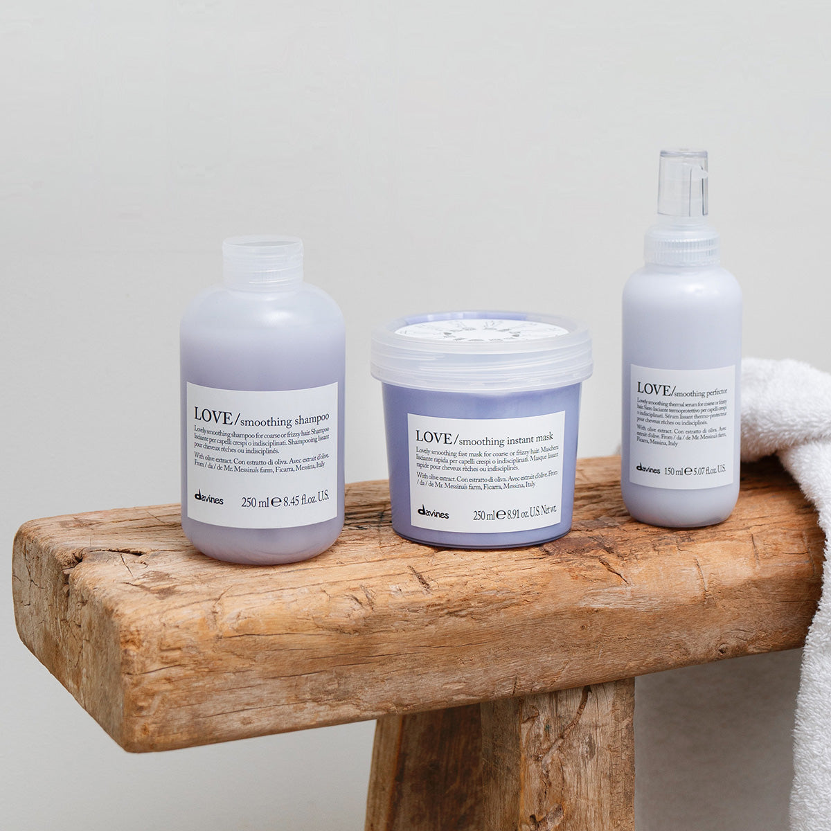 Translation missing: de.products.general.vendor: ESSENTIAL HAIRCARE LOVE Smoothing Shampoo  Glättendes Shampoo für krauses oder widerspenstiges Haar -100x.jpg?v=1752738243
