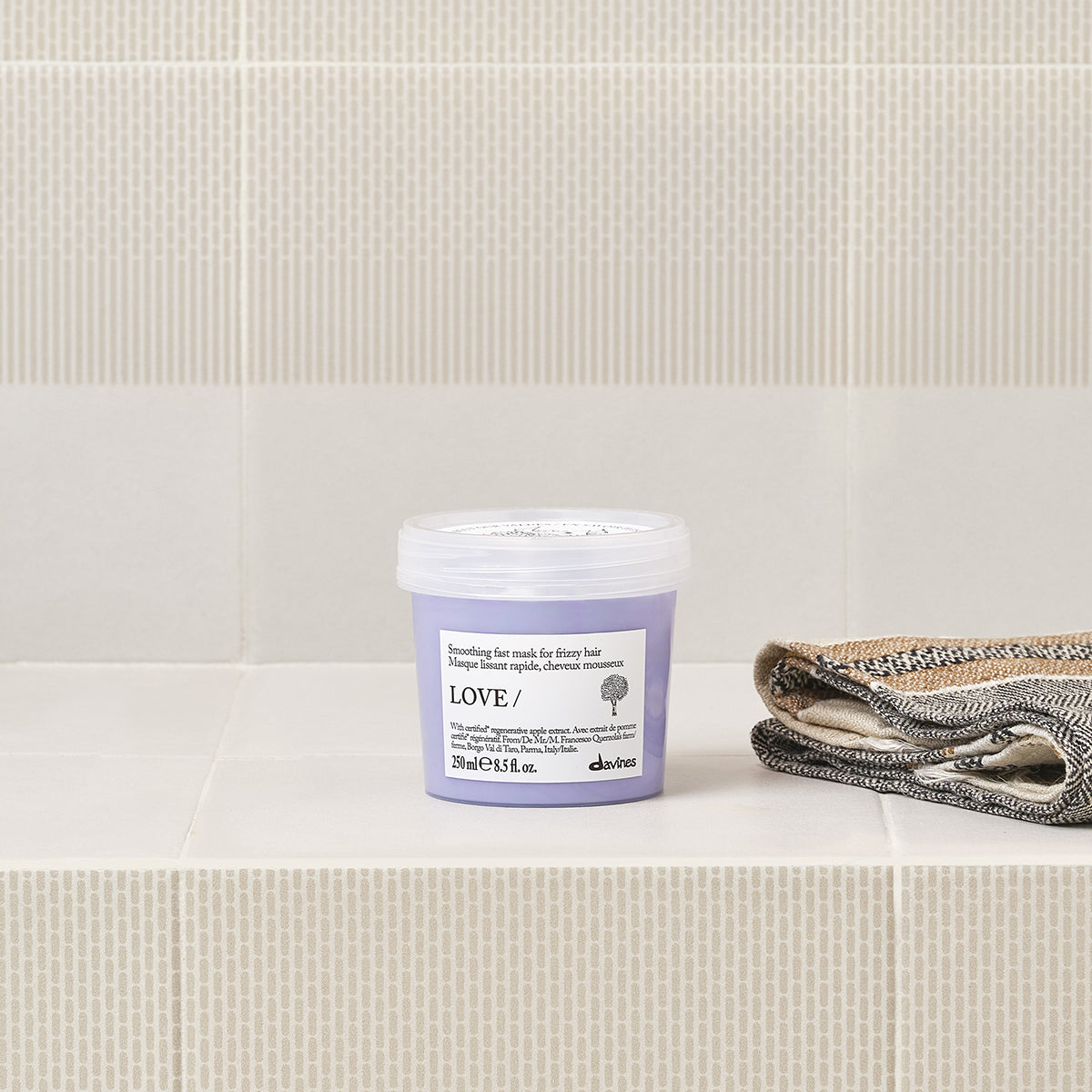 
Davines Germany LOVE SMOOTHING Mask - Glättende Maske für zu Frizz neigendes Haar